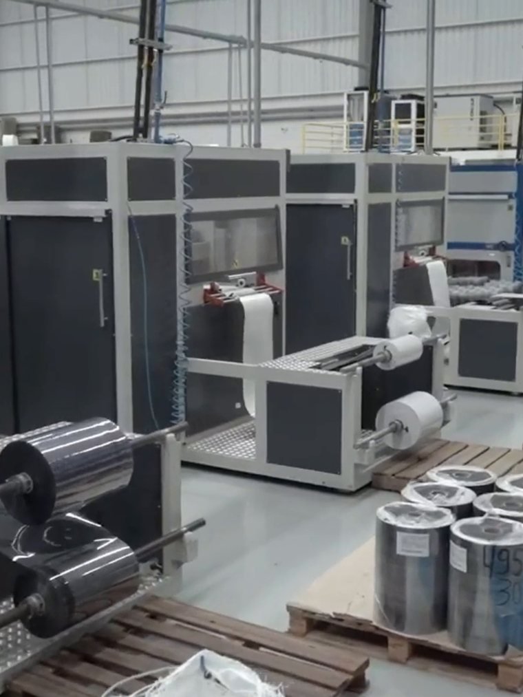 Linha de termoformagem da IntraPlast em operação